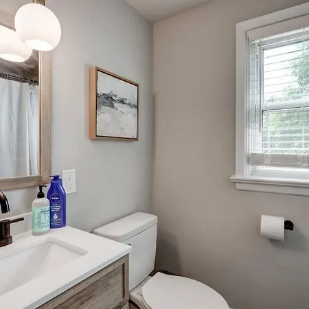 Renovated 2 Bedroom Home Close To Lancaster Attractions Exterior photo